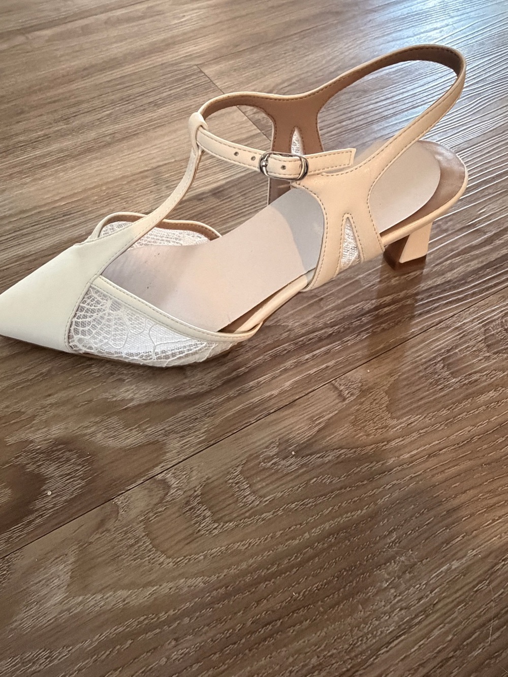 Naturalizer Cream Lace T-Strap Low Heel Sandal